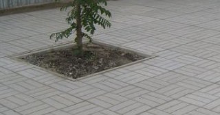 Качественная тротуарная плитка серого цвета в Гае в октябре