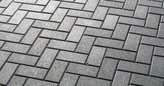 Укладка тротуарной плитки в Гае в октябре