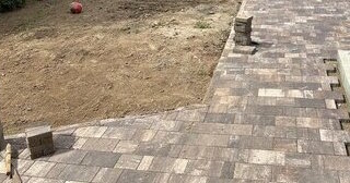 Профессиональная укладка тротуарной плитки на клей в Гае в октябре