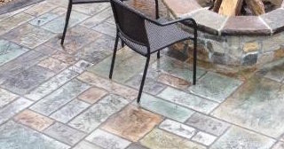 Укладка тротуарной плитки на дорожку в Гае в октябре