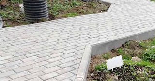 Профессиональная укладка брусчатки в Гае в октябре