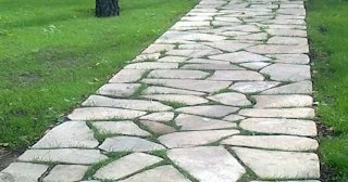 Профессиональная укладка камня на дорожки в Гае в октябре