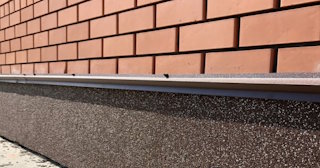 Облицовка цоколя керамогранитом в Гае в октябре