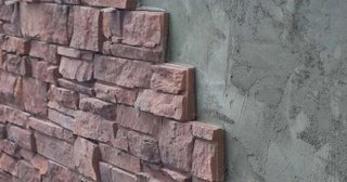 Качественная отделка цоколя фундамента снаружи в Гае в октябре