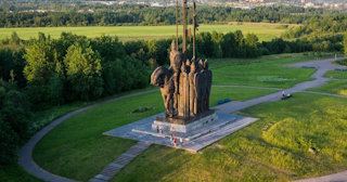 Благоустройство памятников в Гае от 915 руб. – компания ТротуарнаяПлитка