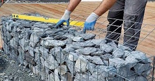 Устройство подпорной стенки из габионов в Гае в октябре